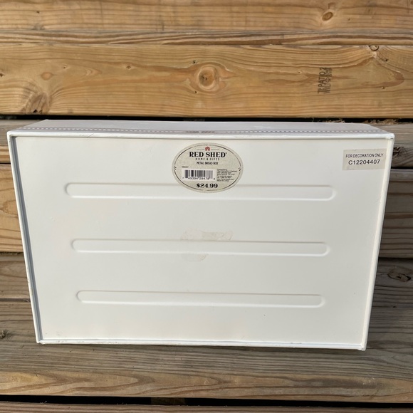 Farmhouse White Metal Bread Box with 'Fresh' Label - Picture 5 of 6